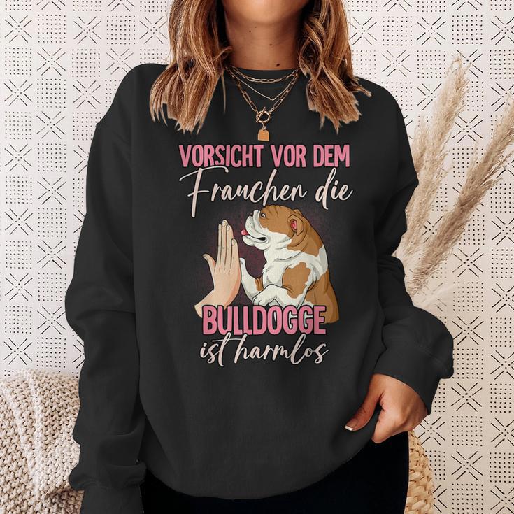 Beware Of The Frauchen Bulldog Sweatshirt Geschenke für Sie