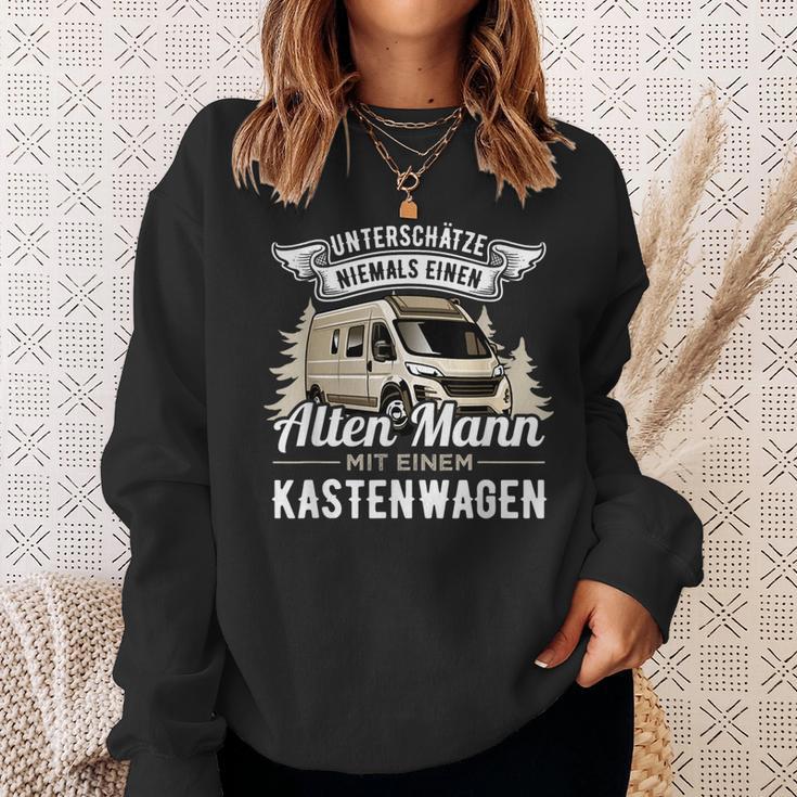 With Camper Underschatz Niemals Eine Alte Mann Mit Boxan Sweatshirt Geschenke für Sie