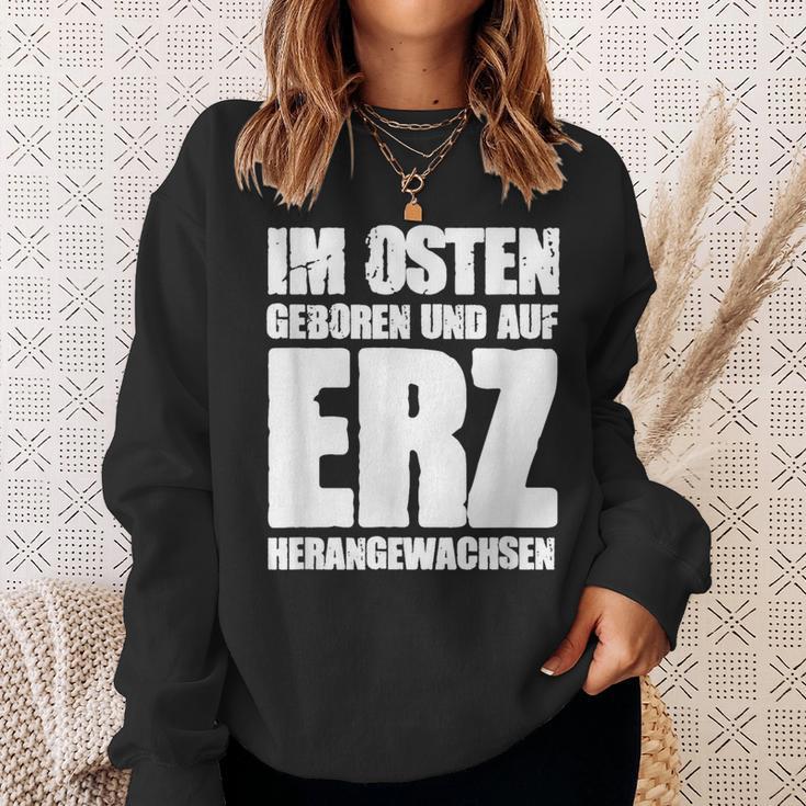 Ddr Ossi Erzgebirge Im Osten Geboren Auf Erz Heranwursen In East Sweatshirt Geschenke für Sie