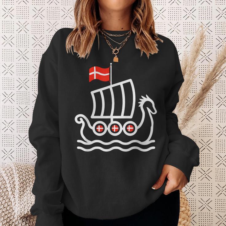 Denmark Flag Dragon Boat Dragon Headiking Ship Sweatshirt Geschenke für Sie