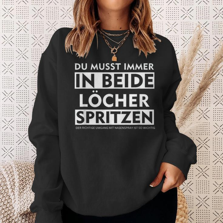 Du Musst Immer In Beide Löcher Spritzen Sweatshirt Geschenke für Sie