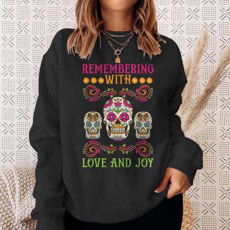 Erinnere Dich Mit Liebe Und Freude Dia De Muertos Sweatshirt Geschenke für Sie