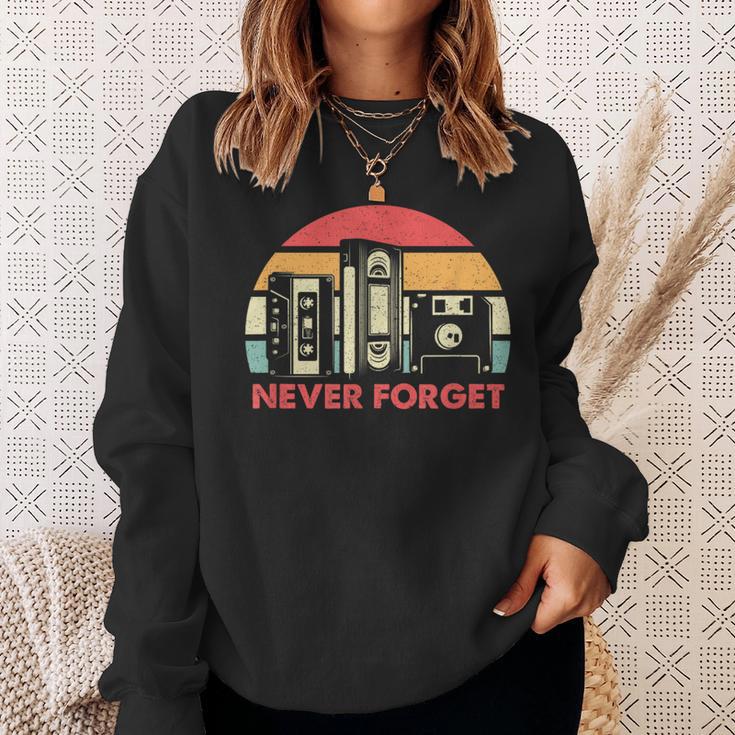 Never Forget Cool Retro Floppy Diskhs And Cassette Tapes Sweatshirt Geschenke für Sie