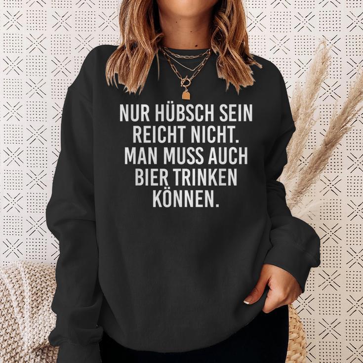 Frau Nur Hübsch Sein Reicht Nicht Man Muss Auch Bier Trinken Sweatshirt Geschenke für Sie