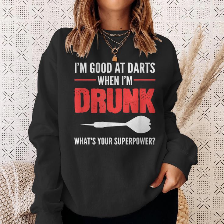 Gut In Darts Alkoholische Person Sweatshirt Geschenke für Sie