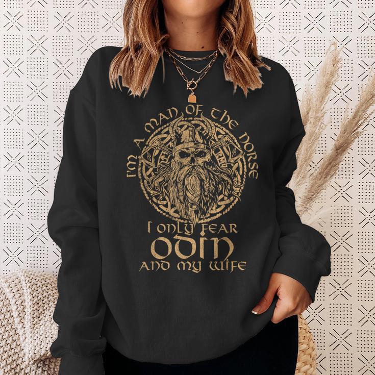 Ich Bin Ein Nordischer Mann Ich Fürchte Nur Odin Und Meine Frau Sweatshirt Geschenke für Sie