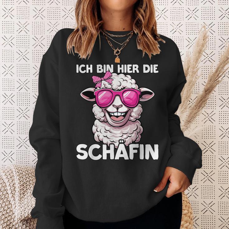 Ich Bin Hier Die Schäffin Sweatshirt Geschenke für Sie