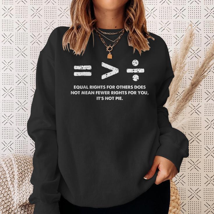 L'égalité Est Plus Grande Que Les Symboles De Division Sweater e Cadeaux pour elle