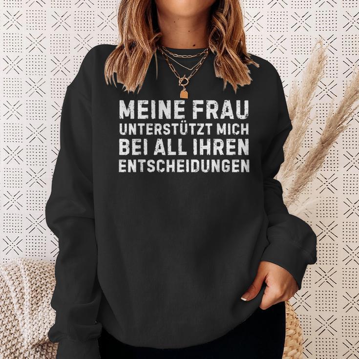 Meine Frau Unterstützt Mich Bei All Ihren Entscheidungen German Sweatshirt Geschenke für Sie