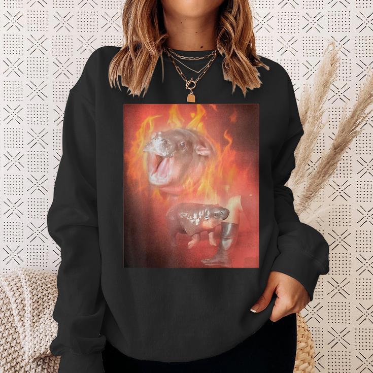 Moo Deng Bite Sweatshirt Geschenke für Sie