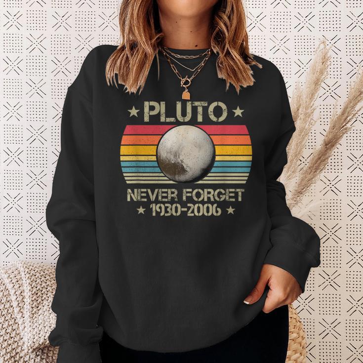 Retrointage Never Forget Pluto 1930 2006 Space Science Sweatshirt Geschenke für Sie