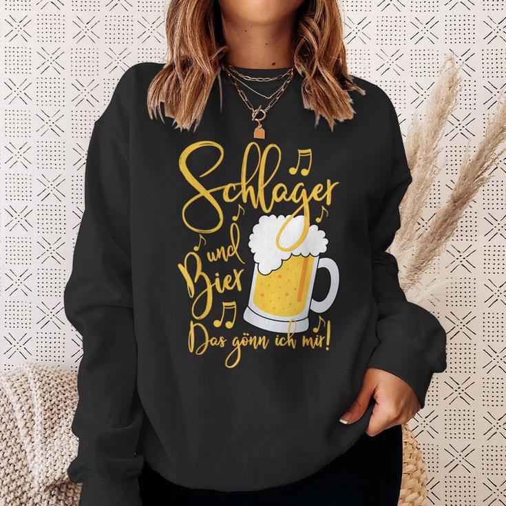 Schlager Und Bier Das Gönn Ich Mir Festival Party Sweatshirt Geschenke für Sie