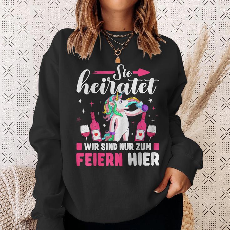 Sie Heiratet Wir Sind Nur Zum Feiern Hier Team Sweatshirt Geschenke für Sie