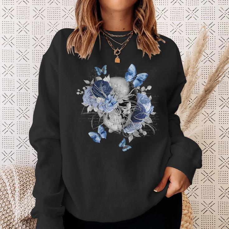 Totenkopf Und Schmetterlinge Mit Blumenschädel Und Schmetterlingen Sweatshirt Geschenke für Sie