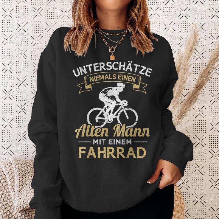 Underschatz Niemals Einen Old Mann Mit Einem Cycling Sweatshirt Geschenke für Sie