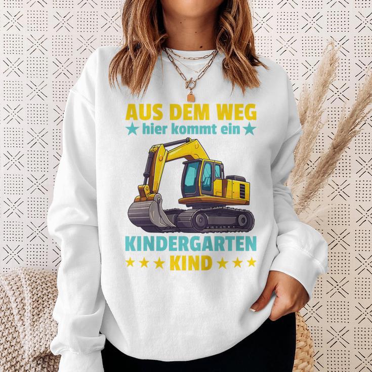 Children's Aus Dem Weg Hier Kommt Ein Kindergartenkind Digger Sweatshirt Geschenke für Sie