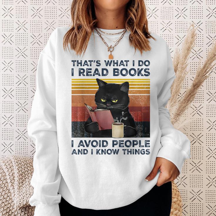 Das Ist Was Ich Mache Ich Lese Books Ich Meide Leute Ich Weiß Dinge Sweatshirt Geschenke für Sie