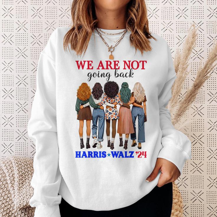 We Don't Go Back Harris Walz 24 Kamala Harris Tim Waltz Sweatshirt Geschenke für Sie