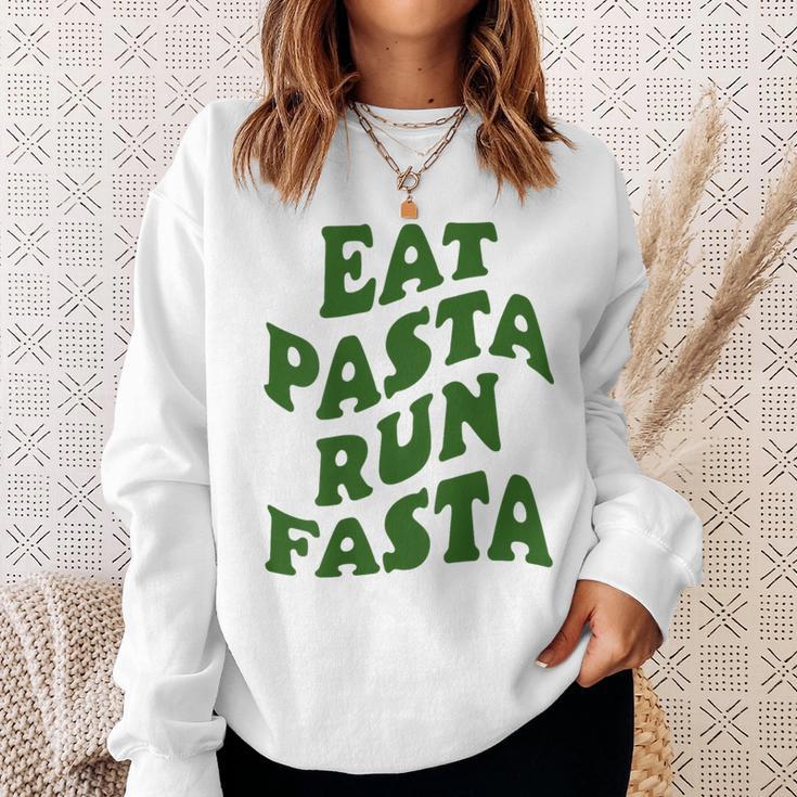 Eat Pasta Run Fasta Spaghetti Lovers Pasta Quote Sweatshirt Geschenke für Sie