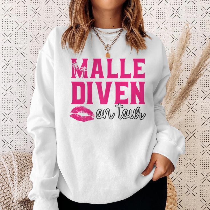 Malle Diven On Tour Slogan Sweatshirt Geschenke für Sie