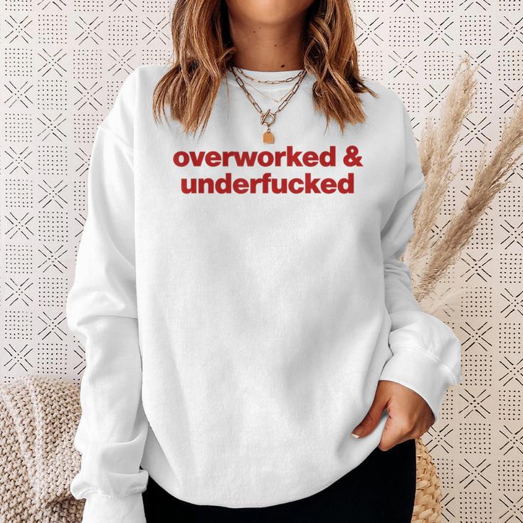 Overworked And Underfucked Sweatshirt Geschenke für Sie