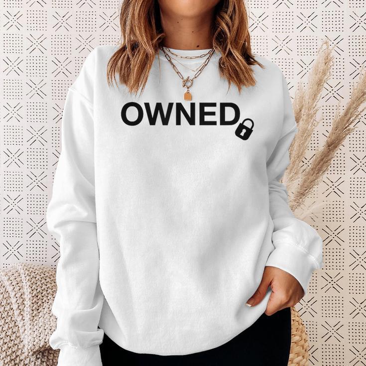 Owned Cuckold And Swinger Lifestyle Sweatshirt Geschenke für Sie