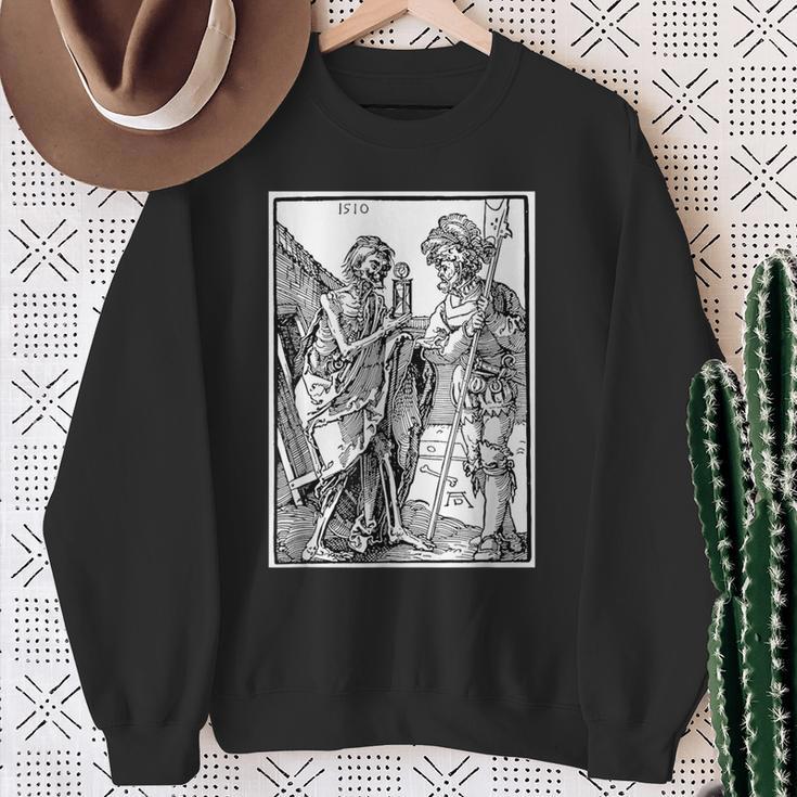 The Death And The Landsknecht By Albrecht Durer 1510 Sweatshirt Geschenke für alte Frauen