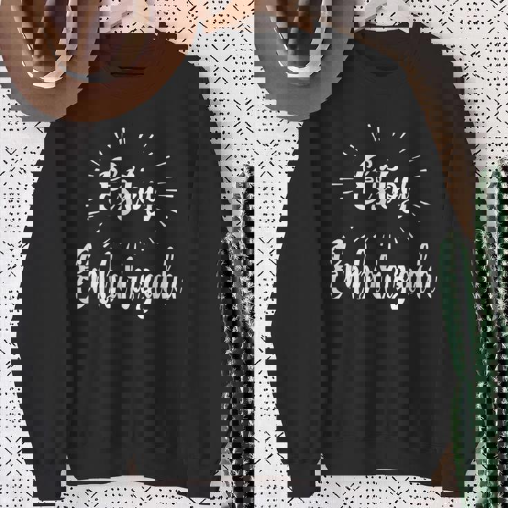 Estoy Embarazada Estoy Embarazada Anuncio De Embarazo Español Camisa de entrenamiento Regalos para ancianas