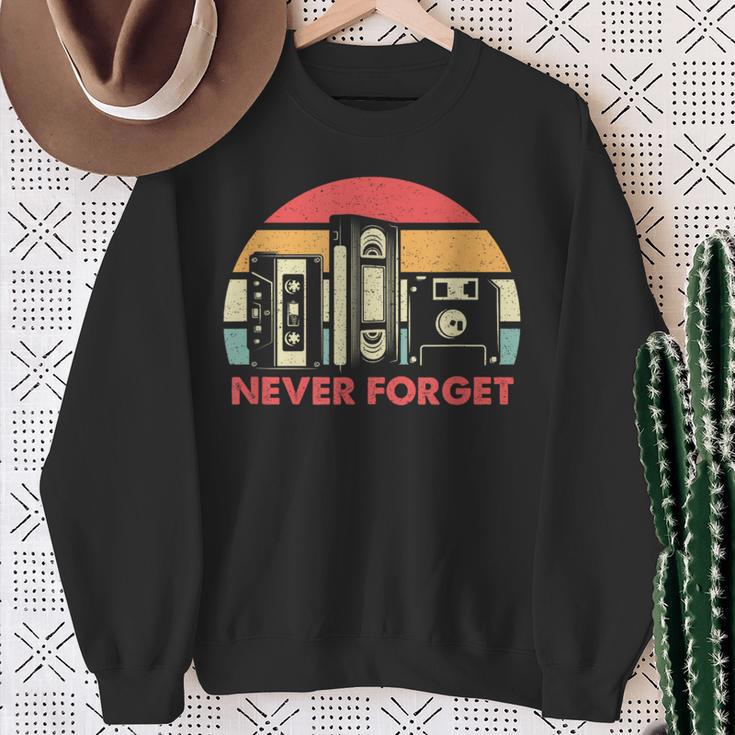 Never Forget Cool Retro Floppy Diskhs And Cassette Tapes Sweatshirt Geschenke für alte Frauen