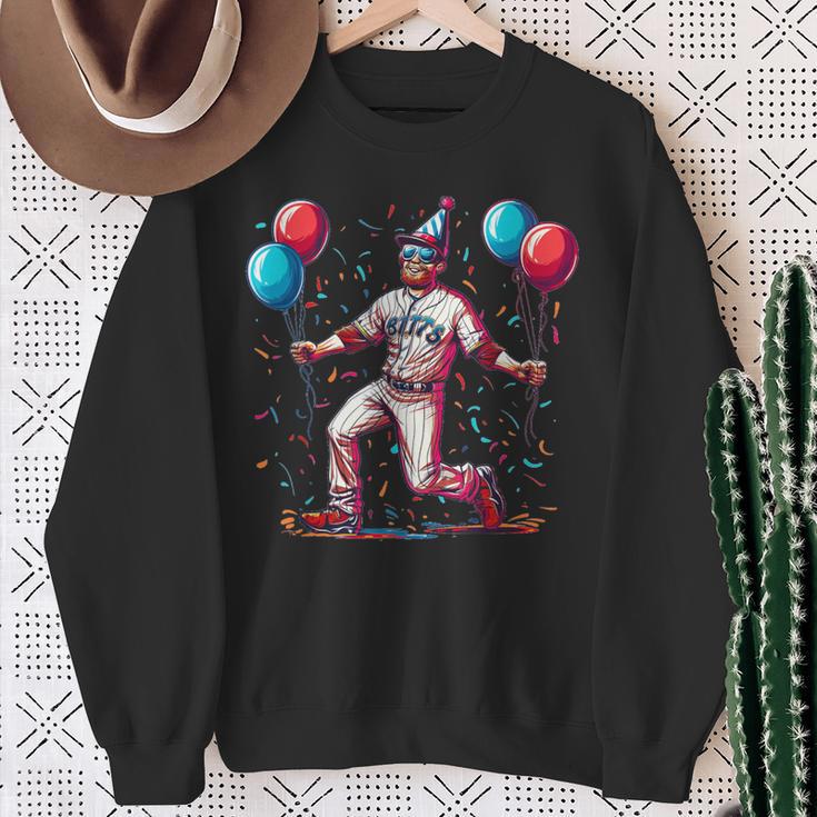 Lustiger Baseballspieler Mit Geburtstagsballons Und Hut Kostüm Sweatshirt Geschenke für alte Frauen