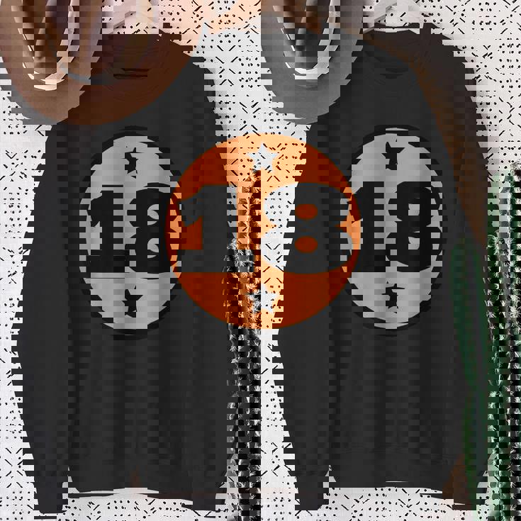 Numero 18 Diciotto Sport Arancione Nero Età Compleanno Retro Felpa Regalos para ancianas