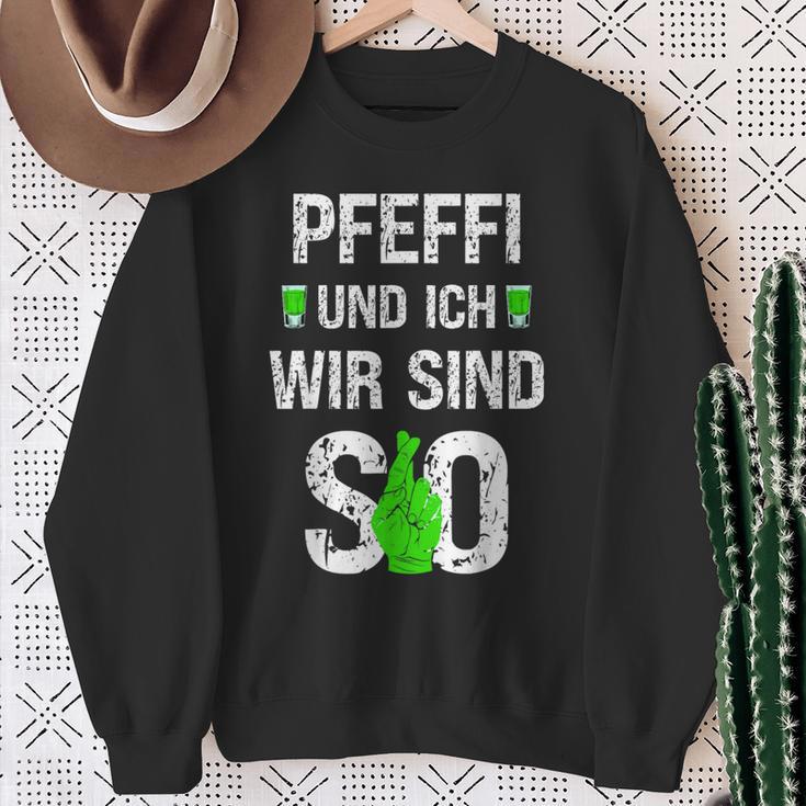 Pfeffi Und Ich Wir Sind So Peppermint Liqueur Costume Sweatshirt Geschenke für alte Frauen