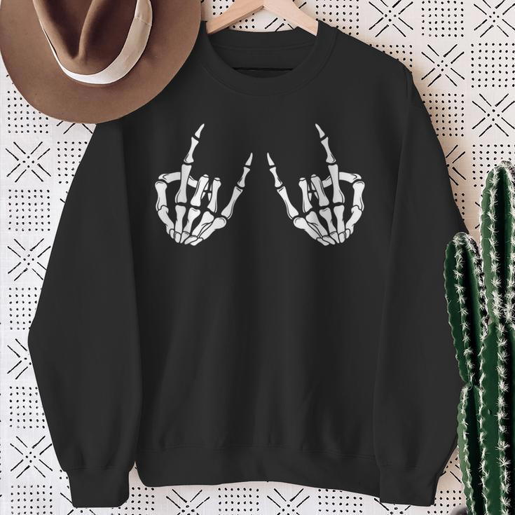 Rock & Roll Skeleton Hand Sweatshirt Geschenke für alte Frauen