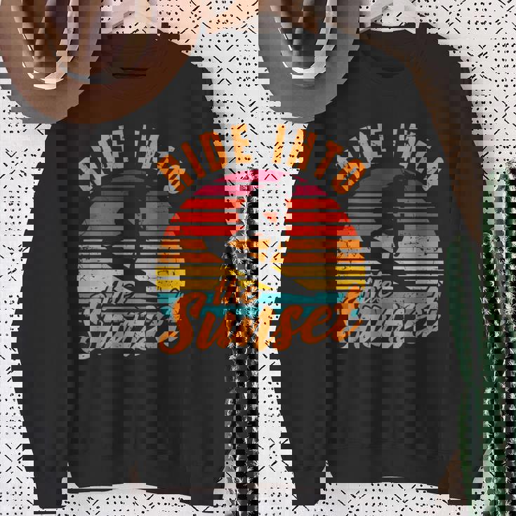 Surfista Ride In The Sunset Retro Kiteboarding Windsurfer Felpa Regalos para ancianas