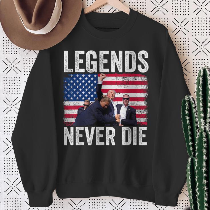 Trump Legends Never Die Trump Assassination Red Sweatshirt Geschenke für alte Frauen