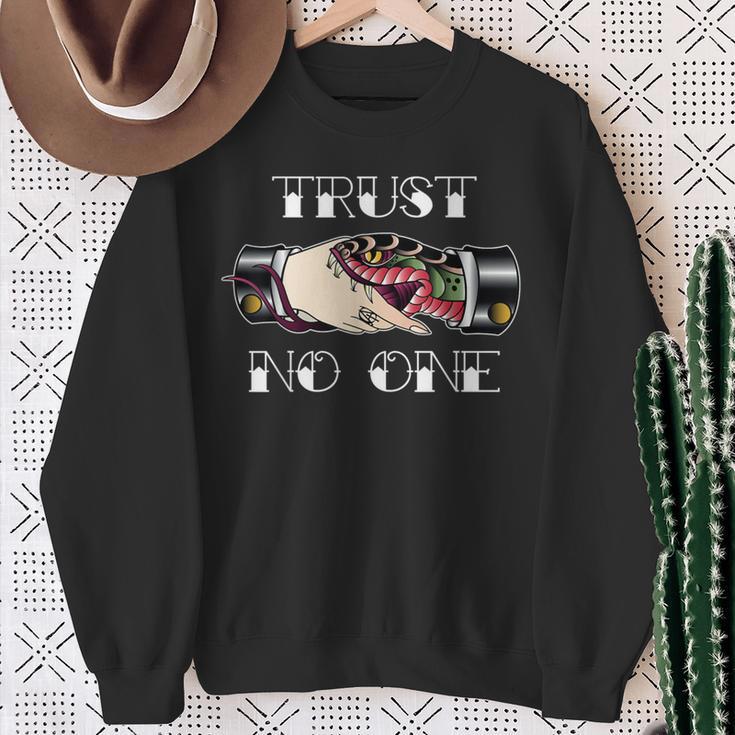 Trust No Oneintage Snake Handshake Sweatshirt Geschenke für alte Frauen