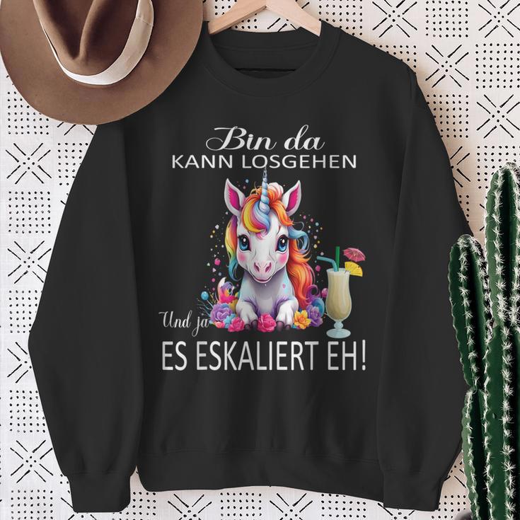 With Unicorn Bin Da Kann Losgehen Und Ja Es Escaliert Eh Sweatshirt Geschenke für alte Frauen