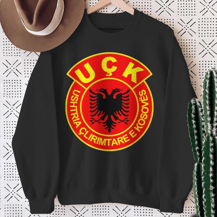 Uqk Flag Kosovo Albaner Uck Jashari Army Eagle Sweatshirt Geschenke für alte Frauen