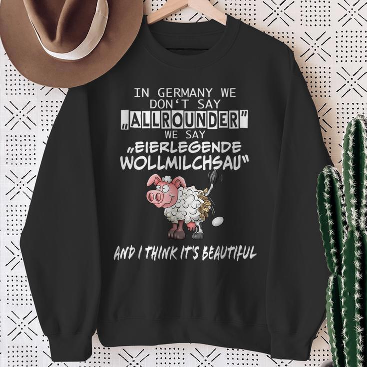 Wortwitz Fun In Germany We Say Eierlegen Wollmilchsau Sweatshirt Geschenke für alte Frauen