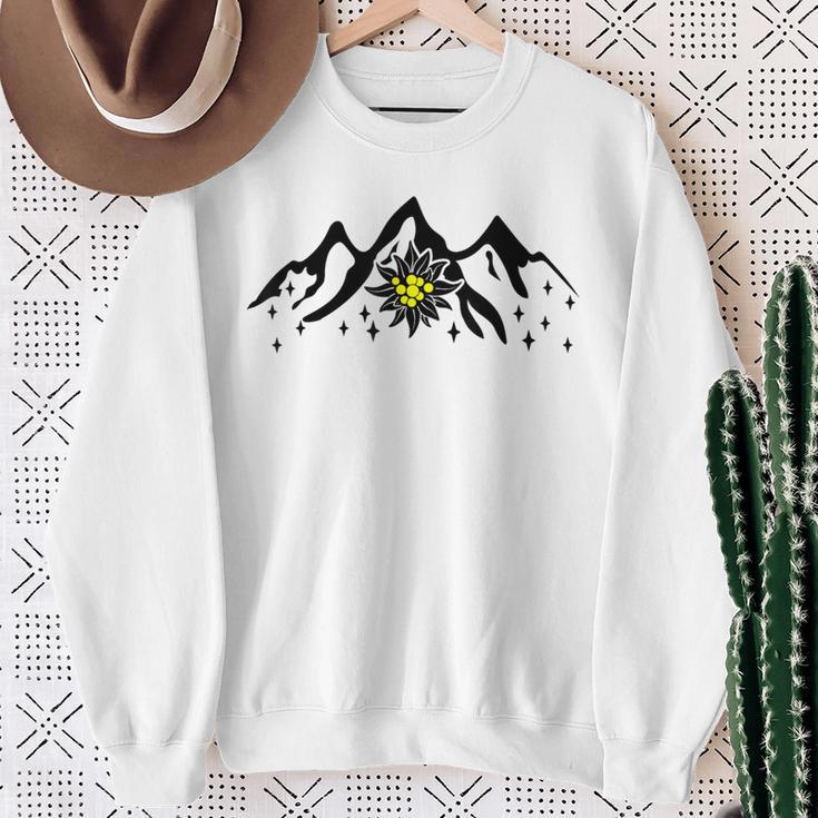 Alpen Edelweiss Costume For Dirndl And Lederhosen S Sweatshirt Geschenke für alte Frauen