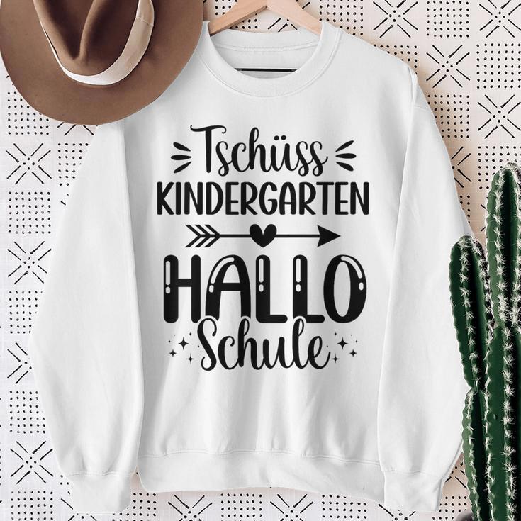 Children's School Child 2024 Tschüss Kindergarten Hello School First Day At School Sweatshirt Geschenke für alte Frauen