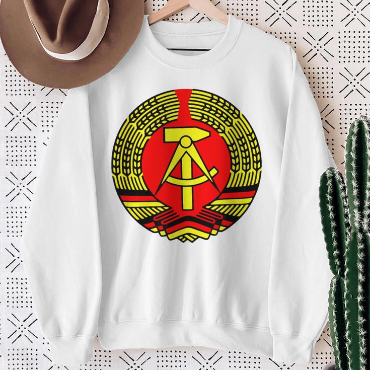 Ddr Flag Hammer And Compass Idea Sweatshirt Geschenke für alte Frauen