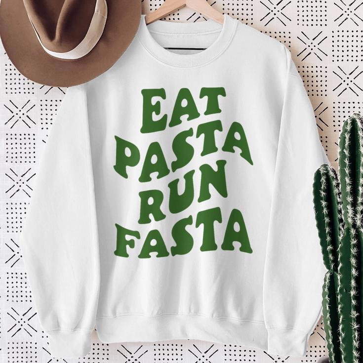 Eat Pasta Run Fasta Spaghetti Lovers Pasta Quote Sweatshirt Geschenke für alte Frauen