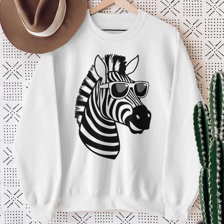 Zebra With Sunglasses Sweatshirt Geschenke für alte Frauen