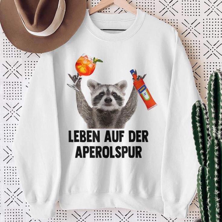 Leben Auf Der Aperolspur Raccoon Meme Racoon Pedro Spritz Sweatshirt Geschenke für alte Frauen