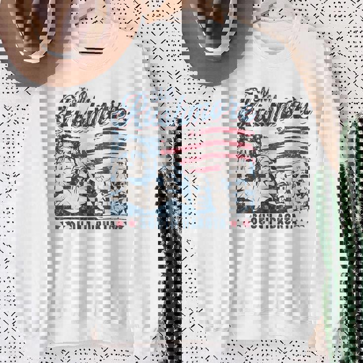 Mount Rushmore South Dakota Souvenir Usa Flag Mt Rushmore Sweatshirt Gifts for Old Women