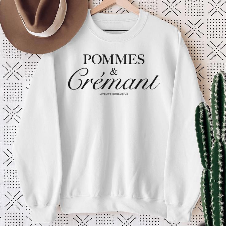 Pommes & Crémant X Livelife Love Champagne Fries Love Fun Sweatshirt Geschenke für alte Frauen