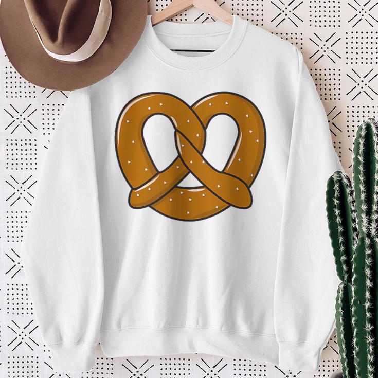 Pretzel Heart Oktoberfest Costume Minimalist Pretzel Blue S Sweatshirt Geschenke für alte Frauen