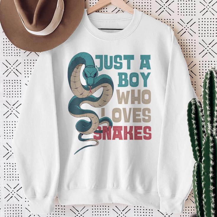 Snake Serpent Nur Ein Junge Die Schnnen Loves S Sweatshirt Geschenke für alte Frauen