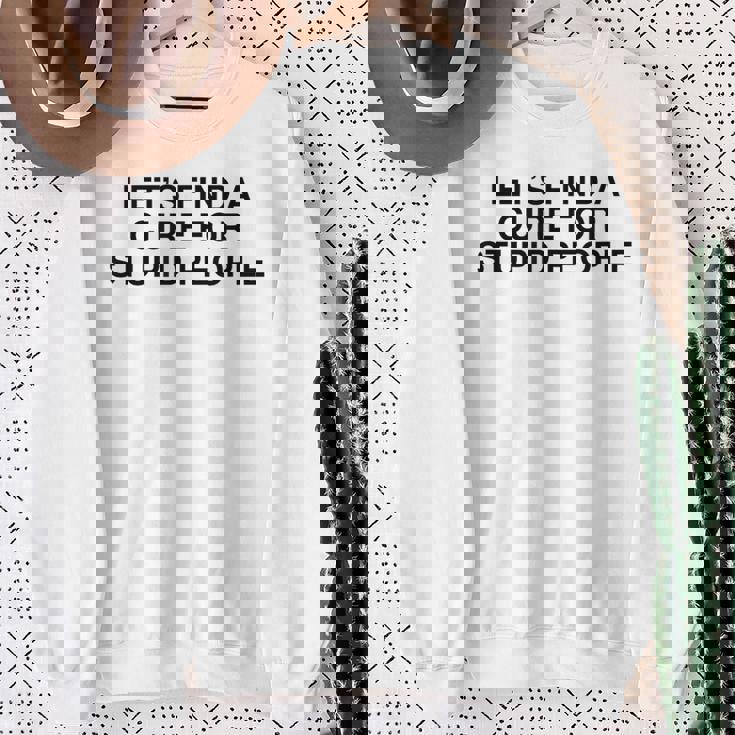 Troviamo Una Cura Per Le Persone Stupide Y2k Sarcasmo Meme Divertente Felpa Regalos para ancianas